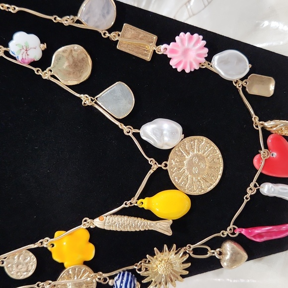 🔹️ATTERRI🔹️beautiful  Multi Charm Necklace - Picture 4 of 4